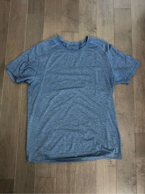 lululemon athletica Men's Heathered Blue metal vent 2.0 Tee
